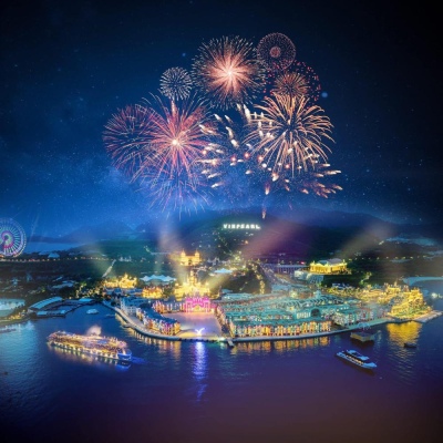 Weekend Fireworks Show at VinWonders