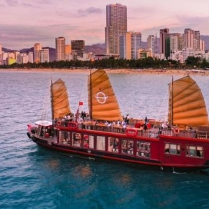 Evening cruise on the Emperor yacht in Nha Trang