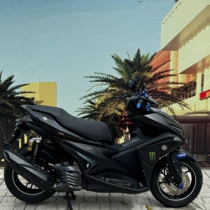 Yamaha NVX Black