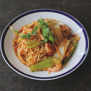 Seafood stir fried noodles