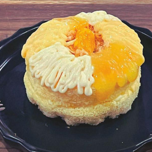 Sponge cake with pork floss and 3 sauces