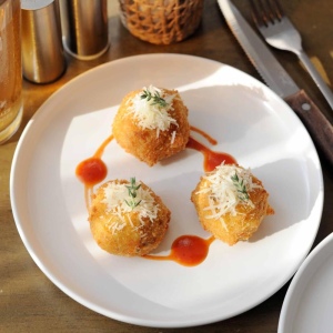 Fried Mac N Cheese Balls