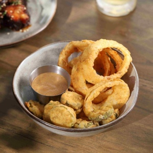 Deep Fried Onion Rings & Pickles
